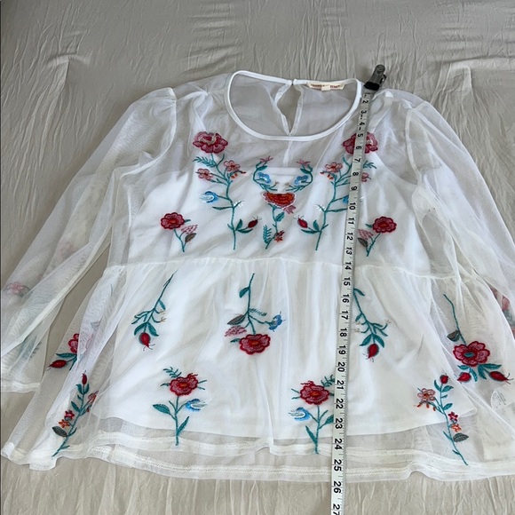 Grand & Greene White Sleeveless Embellished Blouse Size Large - Picture 5 of 8